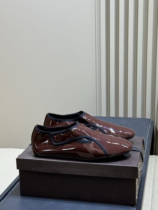 Alaia Glossy Leather Loafers Easy Slip On Style
