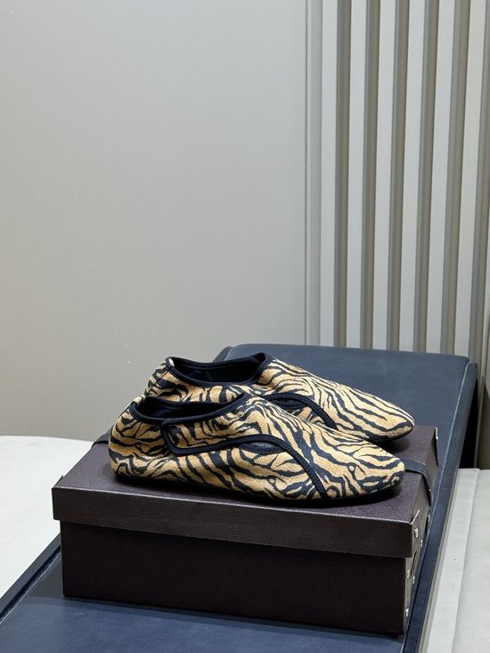 Alaia Glossy Leather Loafers Easy Slip On Style