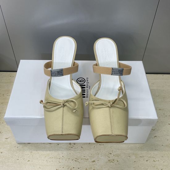Maison Margiela Square-toe Bow Mules with Medium Heel and MM6 Logo