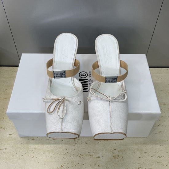 Maison Margiela Square-toe Bow Mules with Medium Heel and MM6 Logo