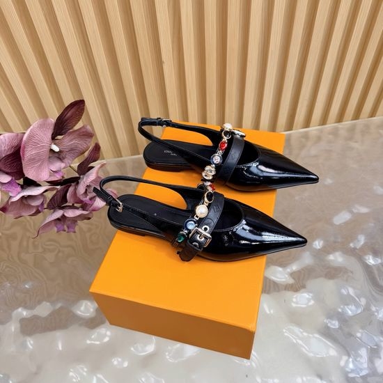 Louis Vuitton LV Pointed Toe Chain Decor Leather Flats Kitten Heel Sandals