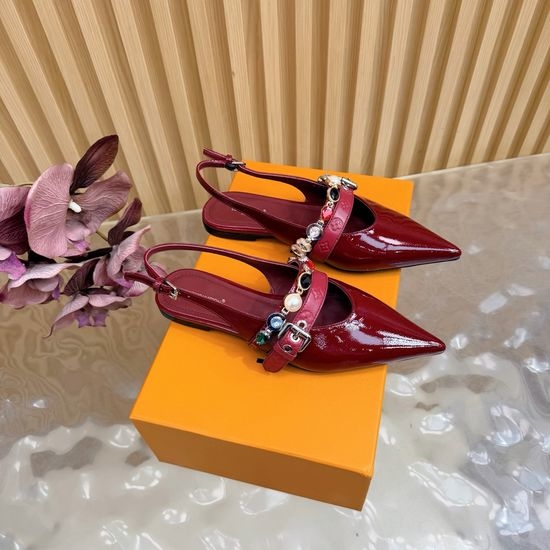 Louis Vuitton LV Pointed Toe Chain Decor Leather Flats Kitten Heel Sandals