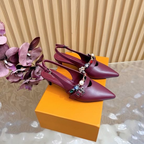Louis Vuitton LV Pointed Toe Chain Decor Leather Flats Kitten Heel Sandals