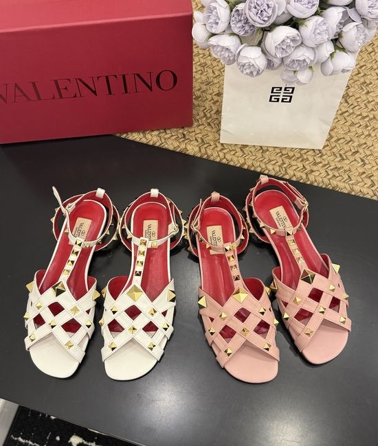 Valentino Round Toe Rivet Flat Shoes Leather Upper Real Leather Sole