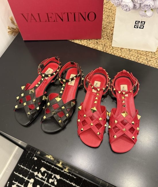 Valentino Round Toe Rivet Flat Shoes Leather Upper Real Leather Sole