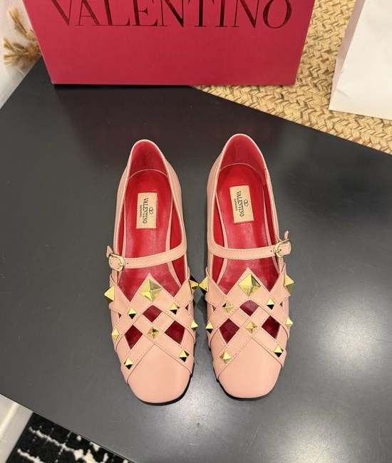 Valentino Round Toe Rivet Flat Shoes Leather Upper Real Leather Sole