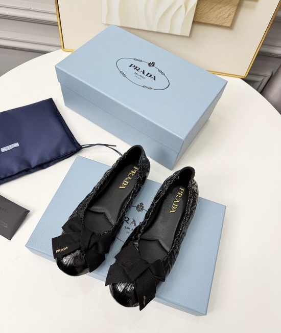 Prada Soft Sheepskin Slip-on Versatile Comfort Casual Shoes