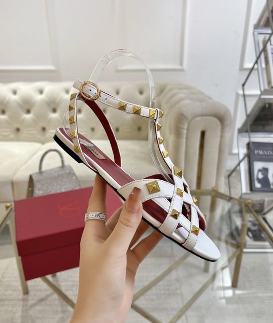 Valentino Classic Hollow Rivet Design Cowhide Upper Elegant Shoes