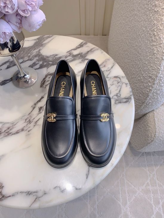 Chanel Leather Loafer Shoes Classic Logo Decor Casual Footwear