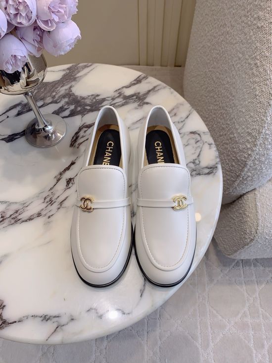 Chanel Leather Loafer Shoes Classic Logo Decor Casual Footwear