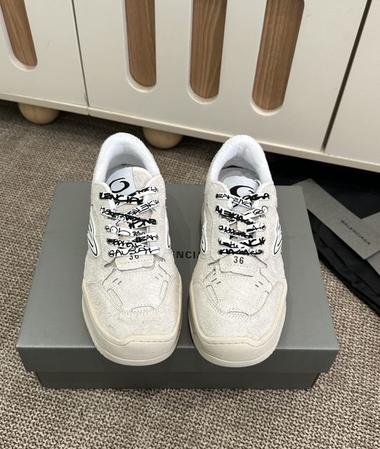 Balenciaga Vintage Distressed Leather Casual Platform Sneakers