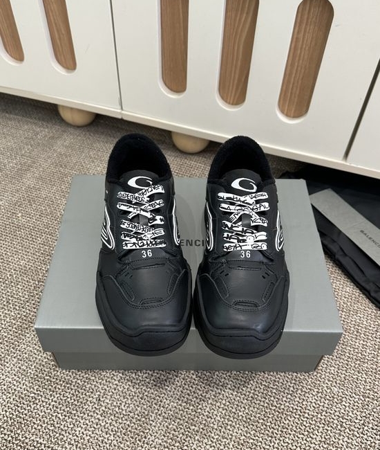 Balenciaga Vintage Distressed Leather Casual Platform Sneakers