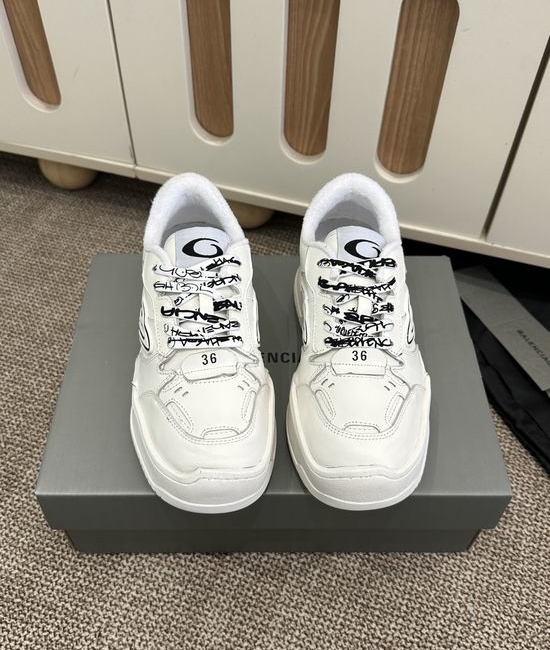 Balenciaga Vintage Distressed Leather Casual Platform Sneakers