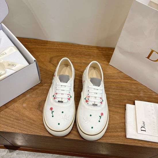 Christian Dior CD Low-top Canvas Shoes with Floral Embroidered Pattern