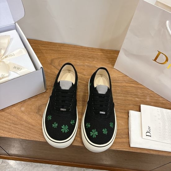 Christian Dior CD Low-top Canvas Shoes with Floral Embroidered Pattern