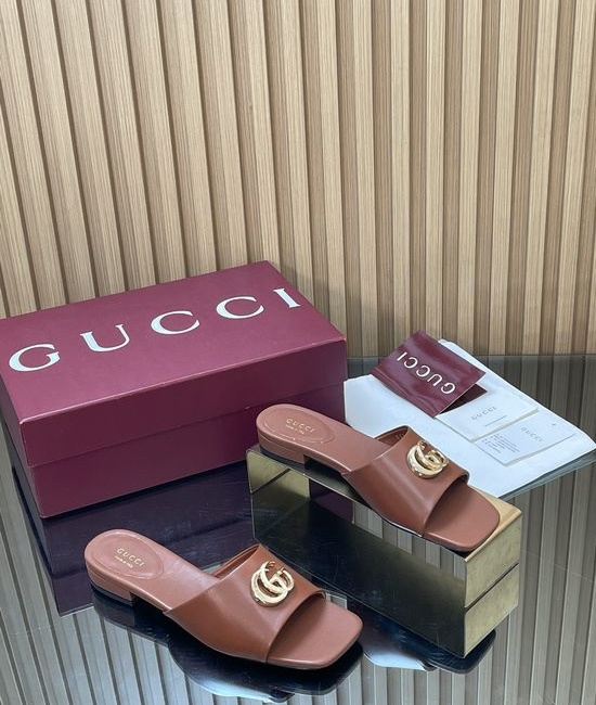 Gucci Metallic Leather Buckle Flat Sandals With Sheepskin Lining