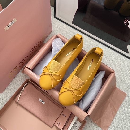 Miu Miu Bow Detail Leather Round Toe Ballet Flats