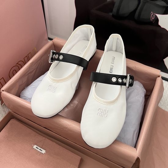 Miu Miu Breathable Mesh Lightweight Comfortable Flat Shoes