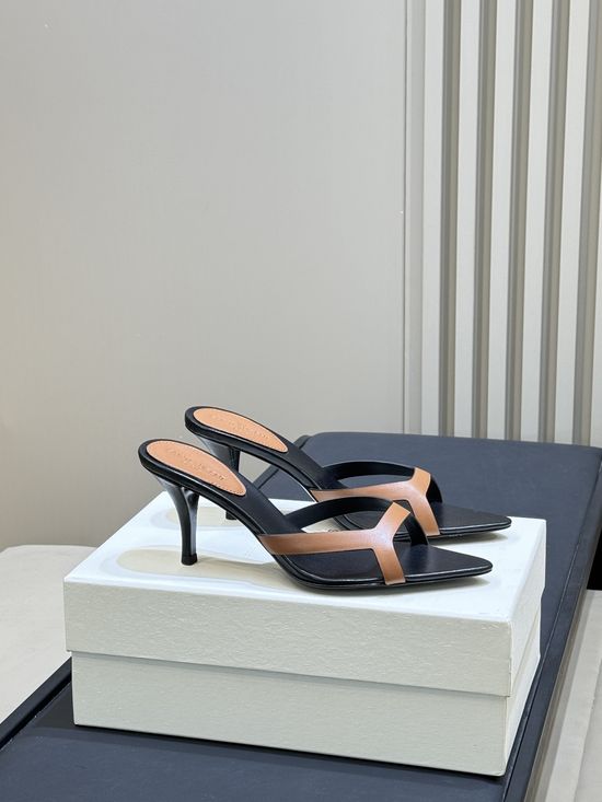 Yves Saint Laurent Elegant Pointed Toe Slide Sandals Comfy Mid Heel Shoes