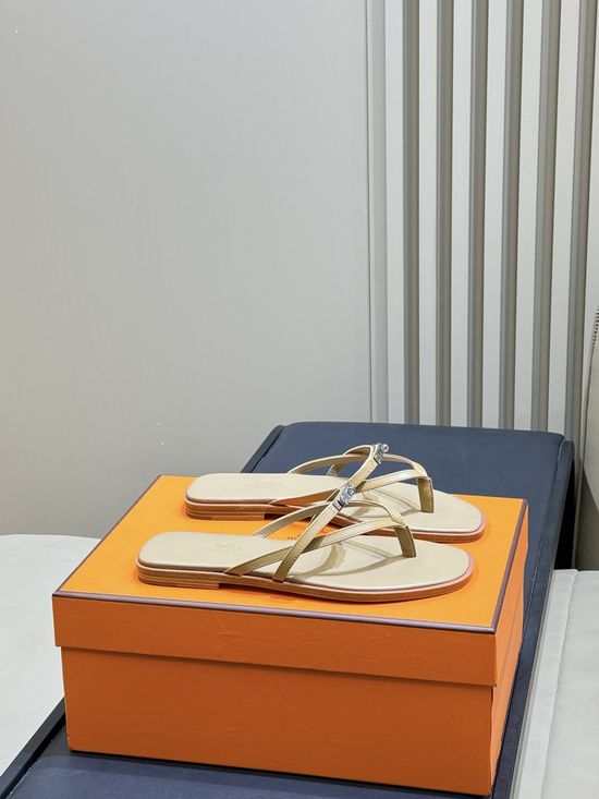 Hermes Soft Leather Buckle Flip Flops Comfortable Casual Footwear
