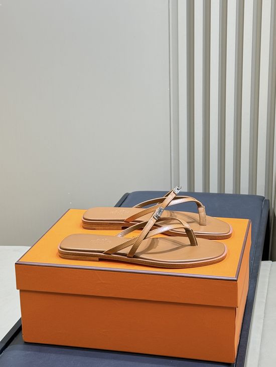 Hermes Soft Leather Buckle Flip Flops Comfortable Casual Footwear