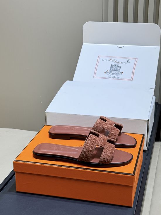 Hermes Classic Woven Leather Slides Soft Sole Versatile Daily Footwear