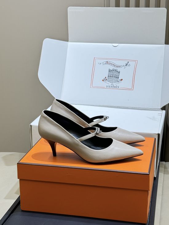 Hermes Cowhide Pointed Toe Heels with Metal Buckle Comfortable Office Shoes