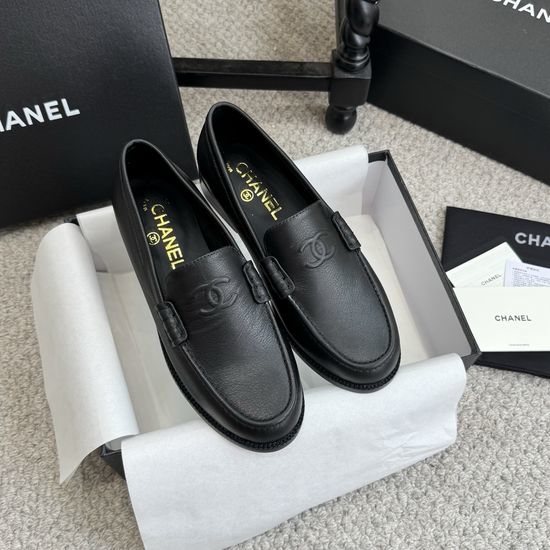 Chanel Elegant Leather Slip-on Loafers for Daily Wear