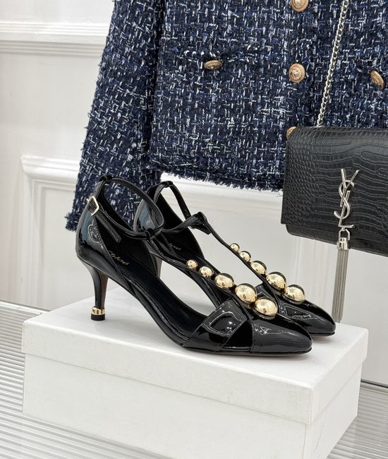 Chloe Rivet T-strap Patent Leather Sandals Elegant Daily Footwear
