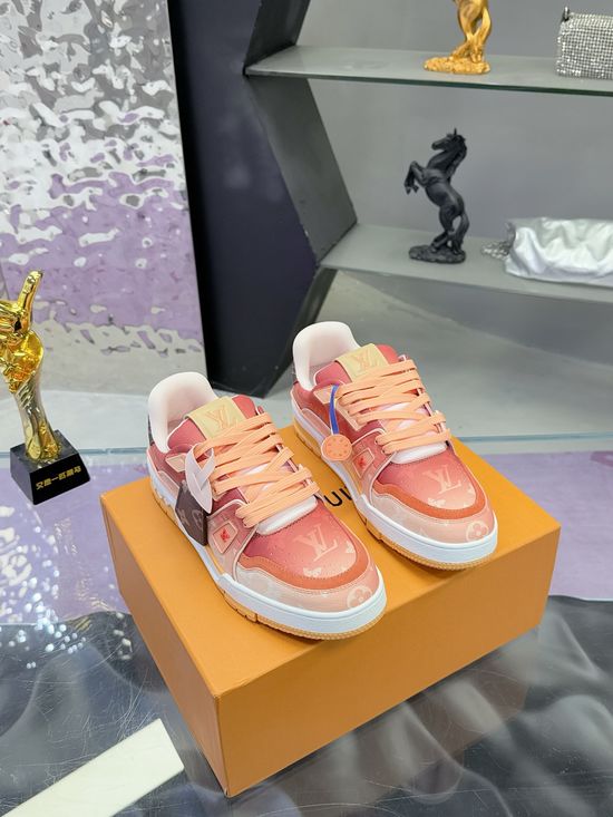 Louis Vuitton Premium Leather Decorative Details Casual Fashion Sneakers