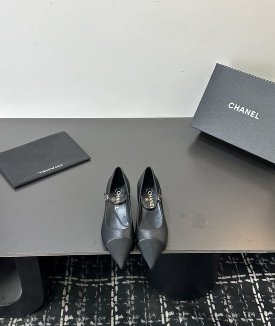 Chanel Classic Pointed-Toe Low-Heeled Mary Jane Shoes