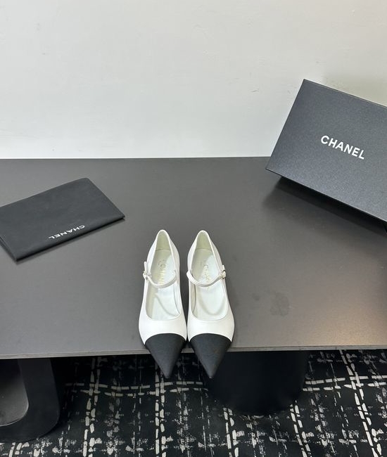 Chanel Classic Pointed-Toe Low-Heeled Mary Jane Shoes