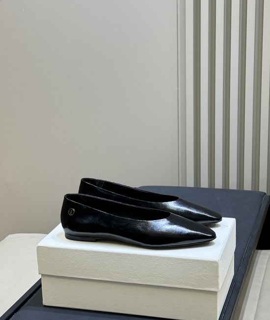 Yves Saint Laurent YSL Elegant Smooth Leather Round Toe Ballet Flats