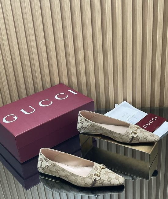 Gucci Square Toe Convertible Leather Loafers with Metal Accent