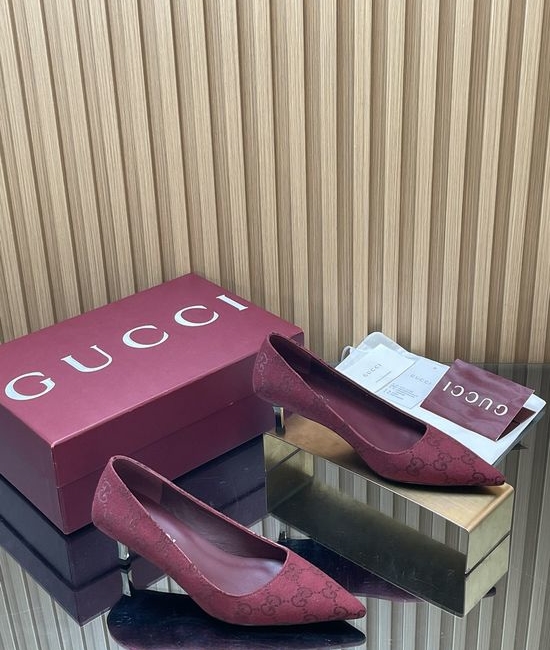 Gucci Elegant Metallic Heel Pointed Toe Fabric Pumps