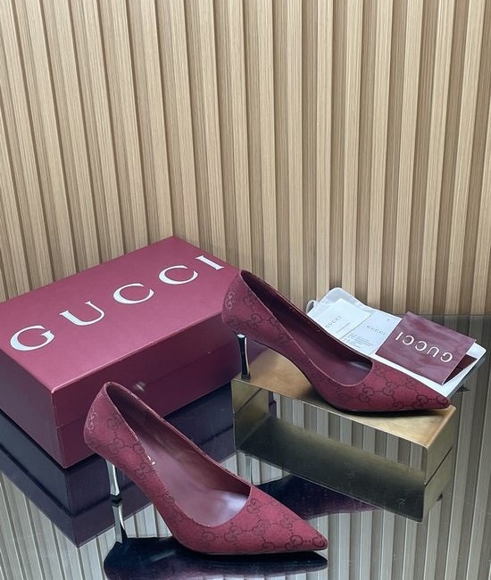 Gucci Elegant Metallic Heel Pointed Toe Fabric Pumps