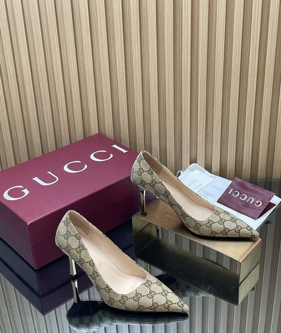 Gucci Elegant Metallic Heel Pointed Toe Fabric Pumps