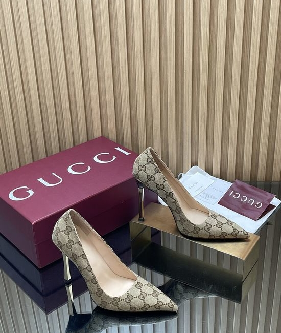 Gucci Elegant Metallic Heel Pointed Toe Fabric Pumps