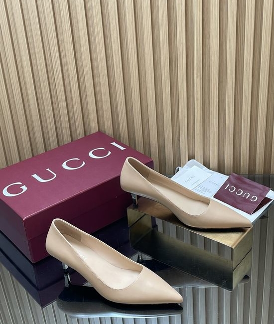 Gucci Elegant Metallic Heel Pointed Toe Leather Pumps