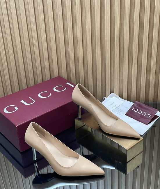 Gucci Elegant Metallic Heel Pointed Toe Leather Pumps