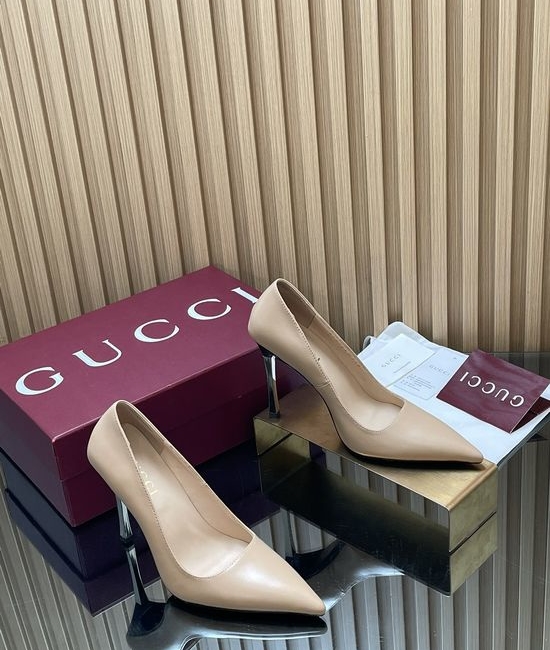 Gucci Elegant Metallic Heel Pointed Toe Leather Pumps