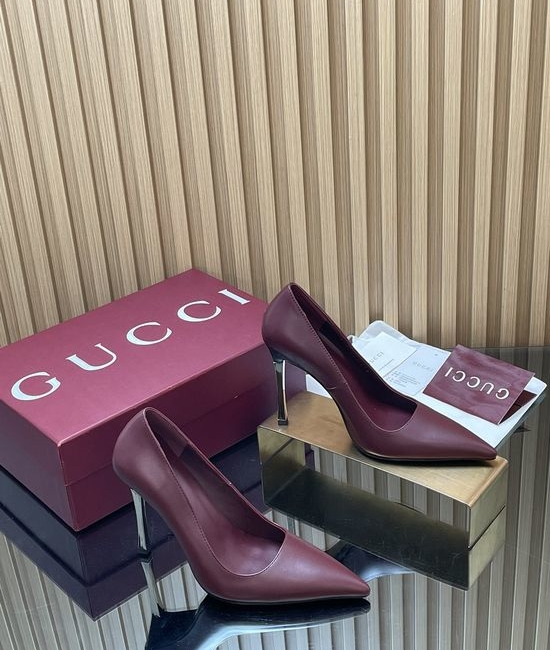 Gucci Elegant Metallic Heel Pointed Toe Leather Pumps