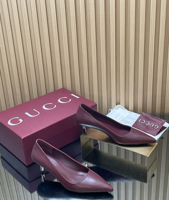 Gucci Elegant Metallic Heel Pointed Toe Leather Pumps