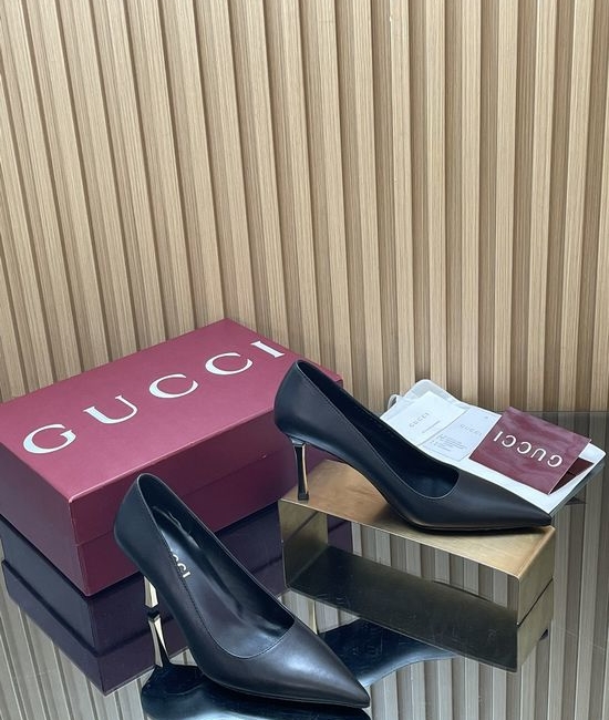 Gucci Elegant Metallic Heel Pointed Toe Leather Pumps
