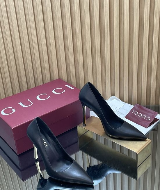 Gucci Elegant Metallic Heel Pointed Toe Leather Pumps