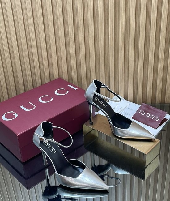 Gucci Elegant Metallic Heel Pointed Toe Hollow Pumps