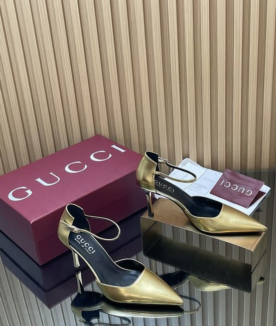 Gucci Elegant Metallic Heel Pointed Toe Hollow Pumps