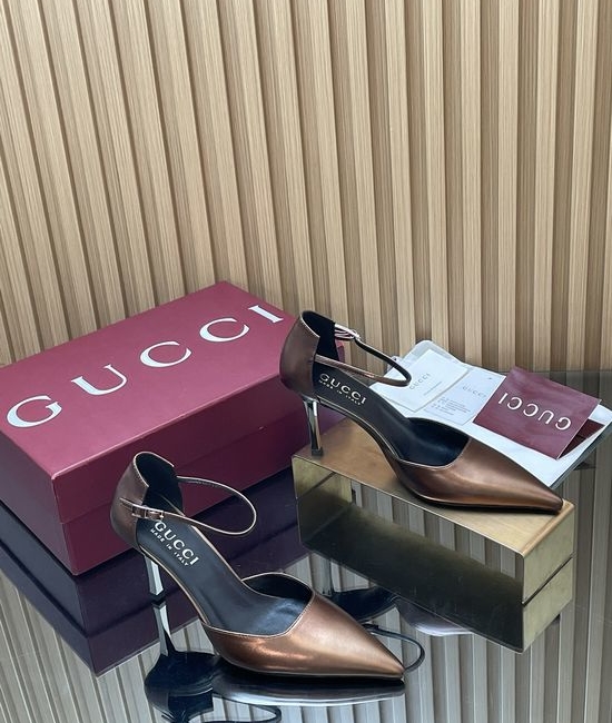 Gucci Elegant Metallic Heel Pointed Toe Hollow Pumps