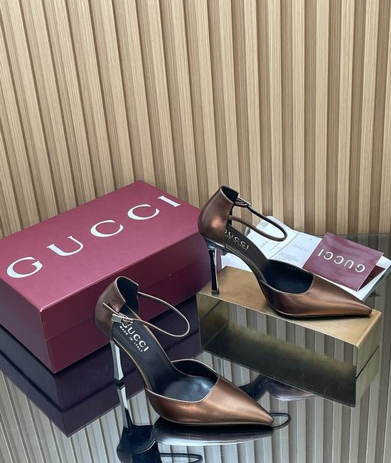 Gucci Elegant Metallic Heel Pointed Toe Hollow Pumps