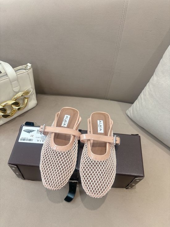Alaia Elegant Lace-Up Mary Jane Flats for Daily Wear